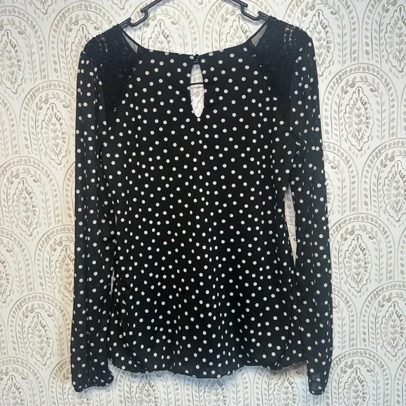 Maurices Womens Black White Polka Dot Lace Shoulder Keyhole Blouse Shirt Medium - Picture 2 of 10